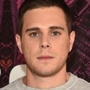 Jared Abrahamson als Captain Forrest