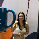 Josiane Menezes als Alice