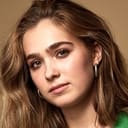 Haley Lu Richardson als Ada