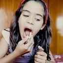 Gabriela Souza als Daughter
