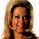 Sue Longhurst als Virginia