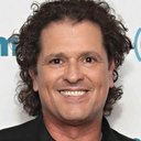 Carlos Vives als Self