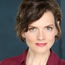 Gail Rastorfer als Stewardess