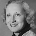Hélène Perdrière als The Aunt