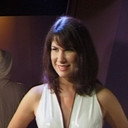 Claire Scott als Laura