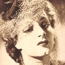 Dina Cocea als The Great Actress