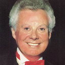 Danny La Rue als Countess Voluptua, Baroness Hardup