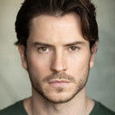 Toby-Alexander Smith als Charles Bingley