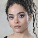 Quintessa Swindell als Arya