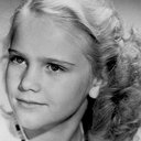 Arlene Gray als Hilda Wilson