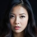 Christine Ko als Amy