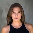 Brittany Mitchell als Cosmetic Rep