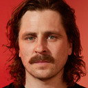 Sverrir Gudnason als Vasa Janković