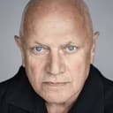 Steven Berkoff als Mr. Sharon