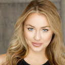 Caroline Hallum als Corinne Denali