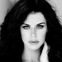 Odette Galbally als Sylvia