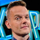 Tom De Cock als Host