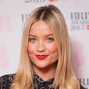 Laura Whitmore als Newscaster