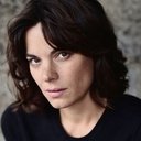 Sarah Rebecca Gerstner als Simona
