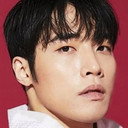 Shin Min-chul als Jung-dong