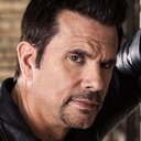 Lorenzo Lamas als Special Agent Logan