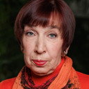 Anne Paluver als Train Attendant