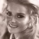 Sharon Farrell als Doris