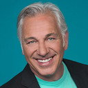 Stéphane Thebaut als Host