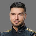 Julian Micevski als Ethan Page