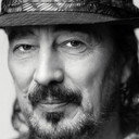 Didier Roustan als Journaliste sportif (voice)