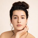 Angelica Briones als Sara