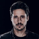 Peter Gadiot als Carlos Garcia Mendez