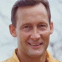 John Raymond als Pastor