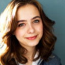 Abigail Rhyne als Betsy