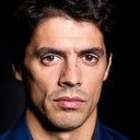 Gonçalo Waddington als Edward