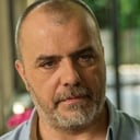 Nikola Kojo als Versaće