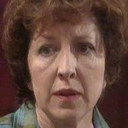 Gillian Raine als Mrs. Grayle