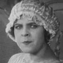 Doris Baker als Lotta Pill