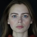 Elli Rhiannon Müller Osborne als Emilie