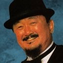 Harry Fujiwara als Mr. Fuji (Manager)