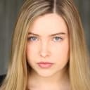 Kaylin Mally als Neon