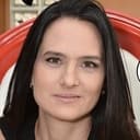 Mariana Caltabiano als Narrator