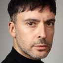 Omar Morán als Dr. Daniel Martínez