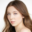 Dakota Guppy als Young Zombie Girl