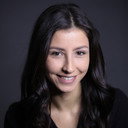 İzel Demirhan als Betül / Serap's Friend