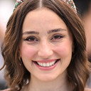 سها نیاستی als Leila
