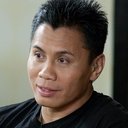 Cung Le als Self