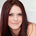 Ameara Lavey als Angela Aberdeen