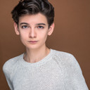 Luca Padovan als Ezra