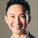 Hossan Leong als Fortune God Intern